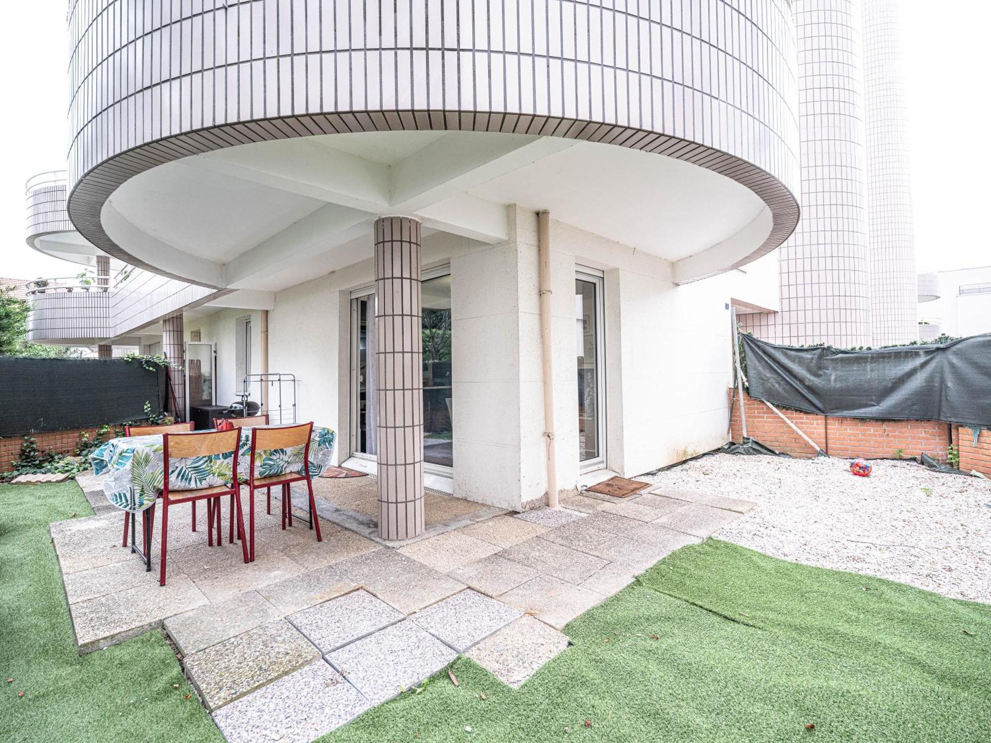 Appartement Cocooning En Centre-Ville - Residence Le Colisee エルモン エクステリア 写真